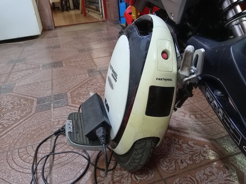 Monociclu electric.